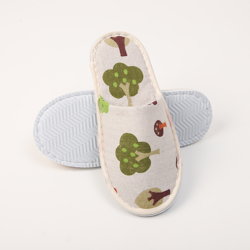 Disposable hotel slippers - children's size