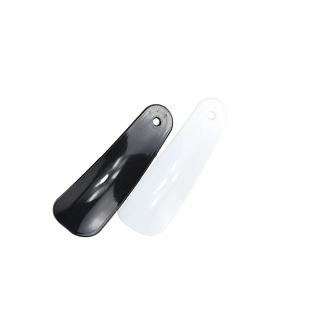 Plastic shoehorn